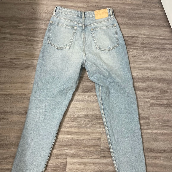 Zara highrise mom fit jeans - Picture 3 of 3